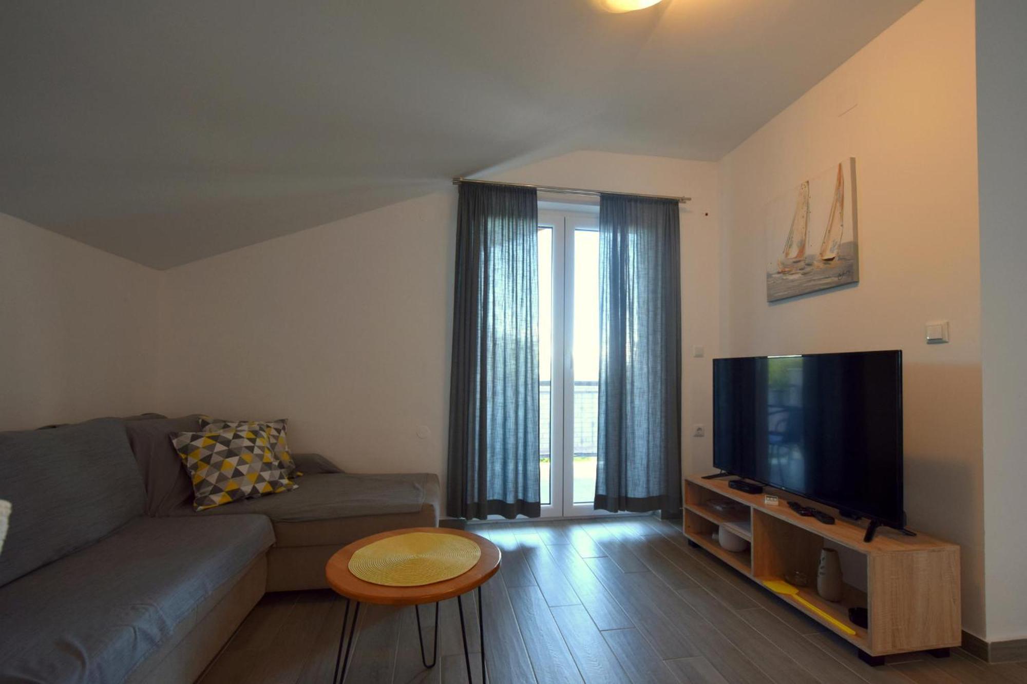Apartments Cindric Malinska Exterior foto